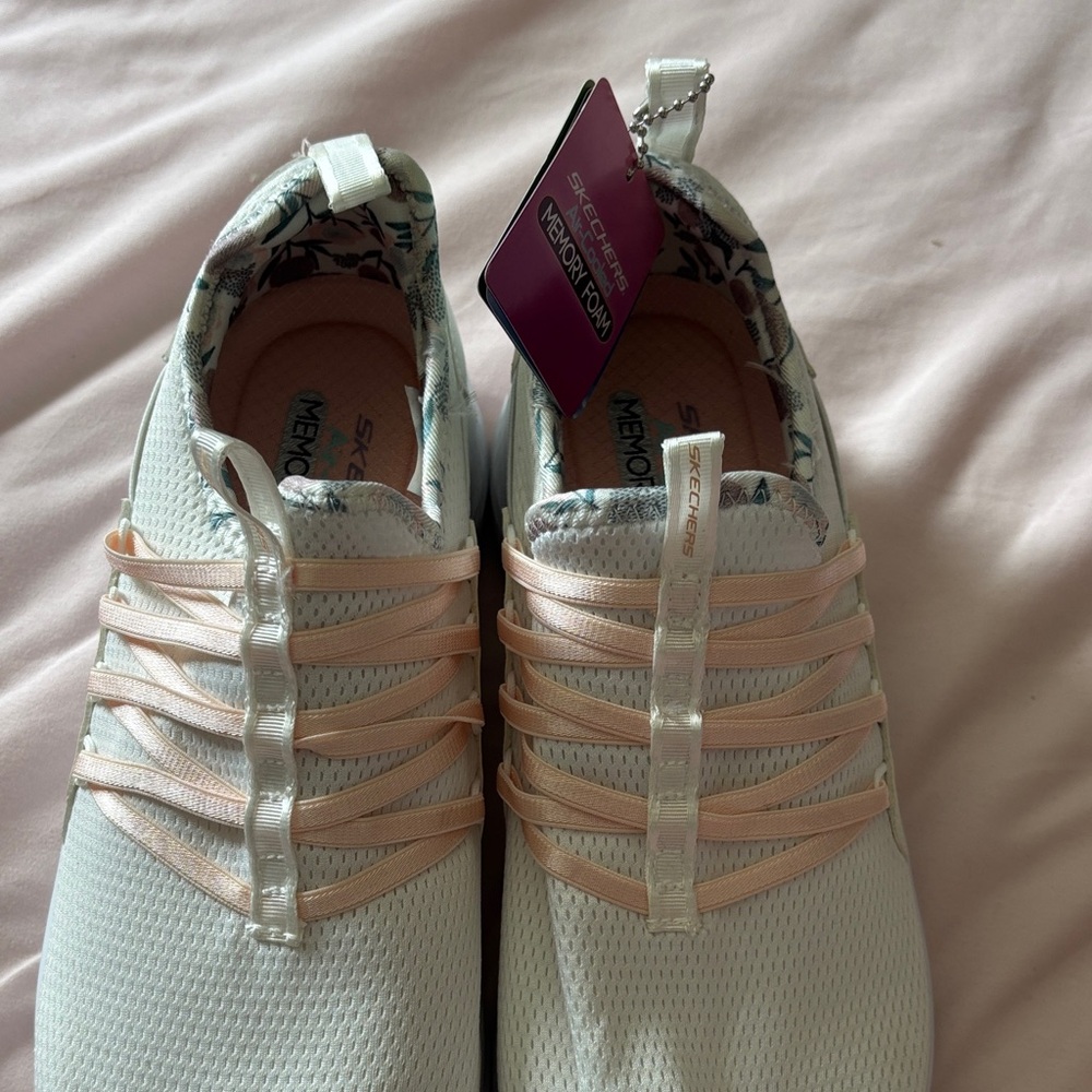 Skechers Women's White and Pink Sneakers N